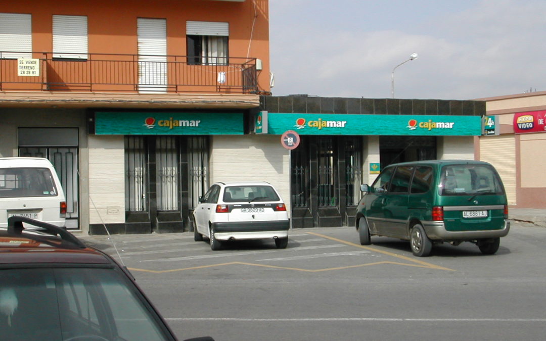 Proyecto y Dirección de Obra de Oficina de Cajamar en El Alquián (Almería) 2003