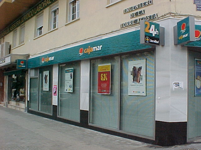 Proyecto y Dirección de Obra de Oficina de Cajamar en «Las Chapas» (Málaga) 2002