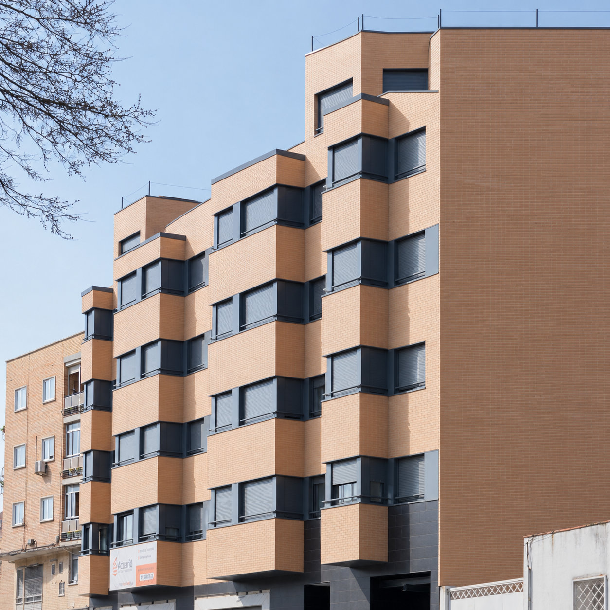 Edificio para 81 viviendas, local comercial, garaje y trasteros. Valdemoro (Madrid). 2011.