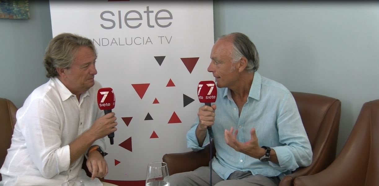 José Ángel Ferrer en Siete TV hablando sobre HUMANIZA