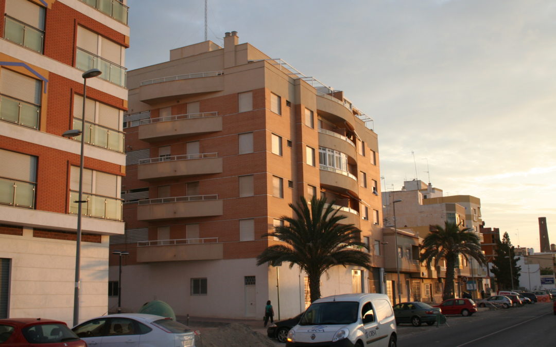 Proyecto y Dirección de Obra de 89 viviendas en Adra (Almería) 2002