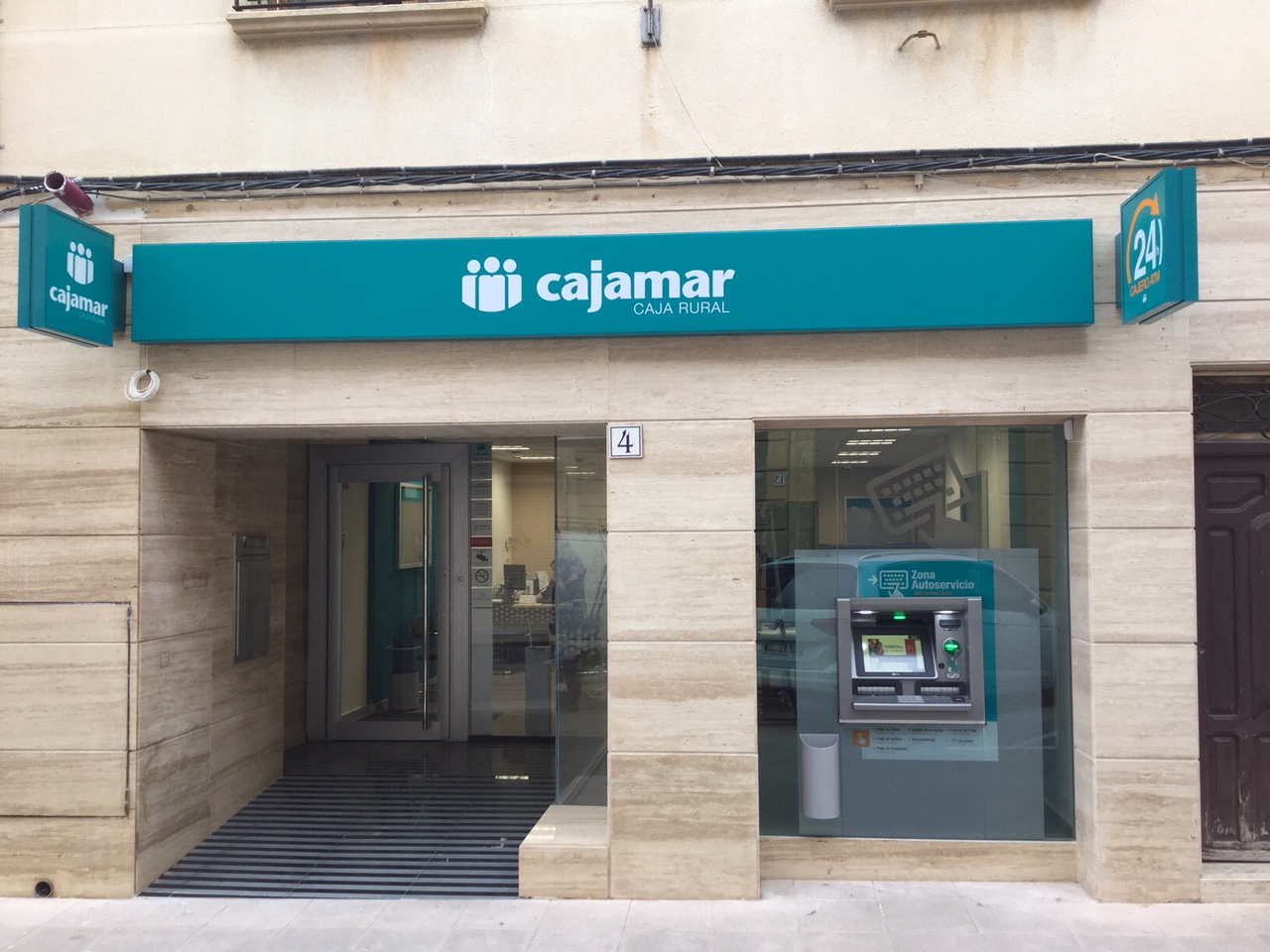 Proyecto y Dirección de Obra de Oficina de Cajamar en Pinoso (Alicante) 2016