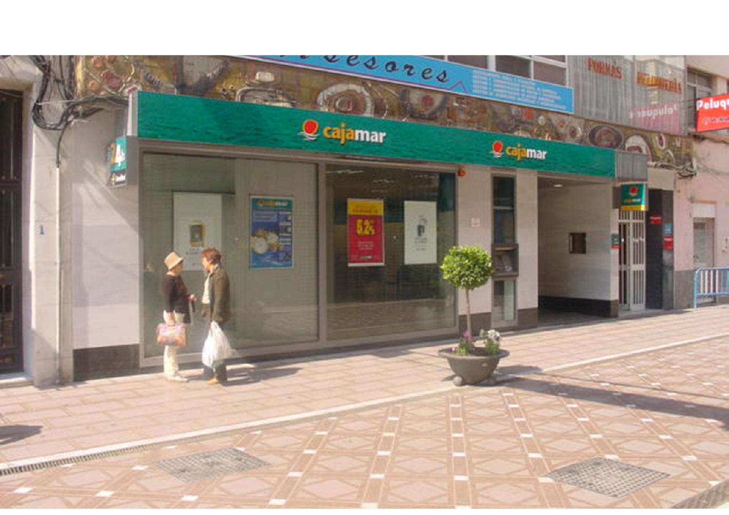 Proyecto y Dirección de Obra de Oficina de Cajamar en La LÃnea (Cádiz) 2002