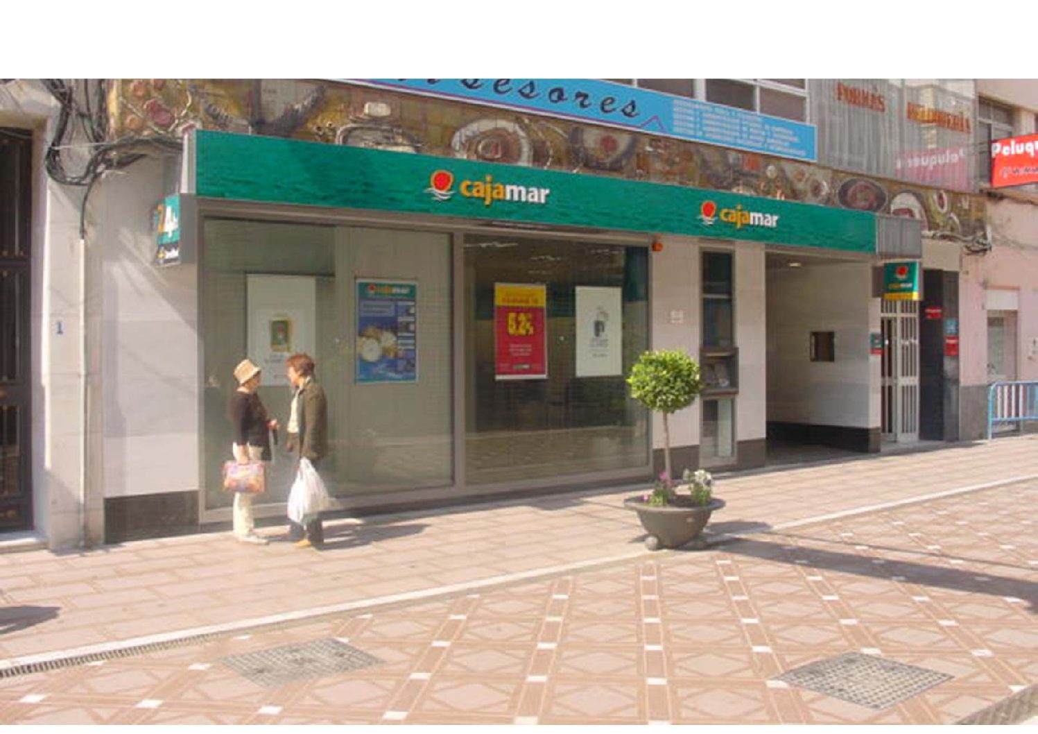 Proyecto y Dirección de Obra de Oficina de Cajamar en La Línea (Cádiz) 2002