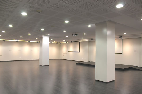 Proyecto y Dirección de Obra de la Sala de Exposiciones de Unicaja (Almería) 2015