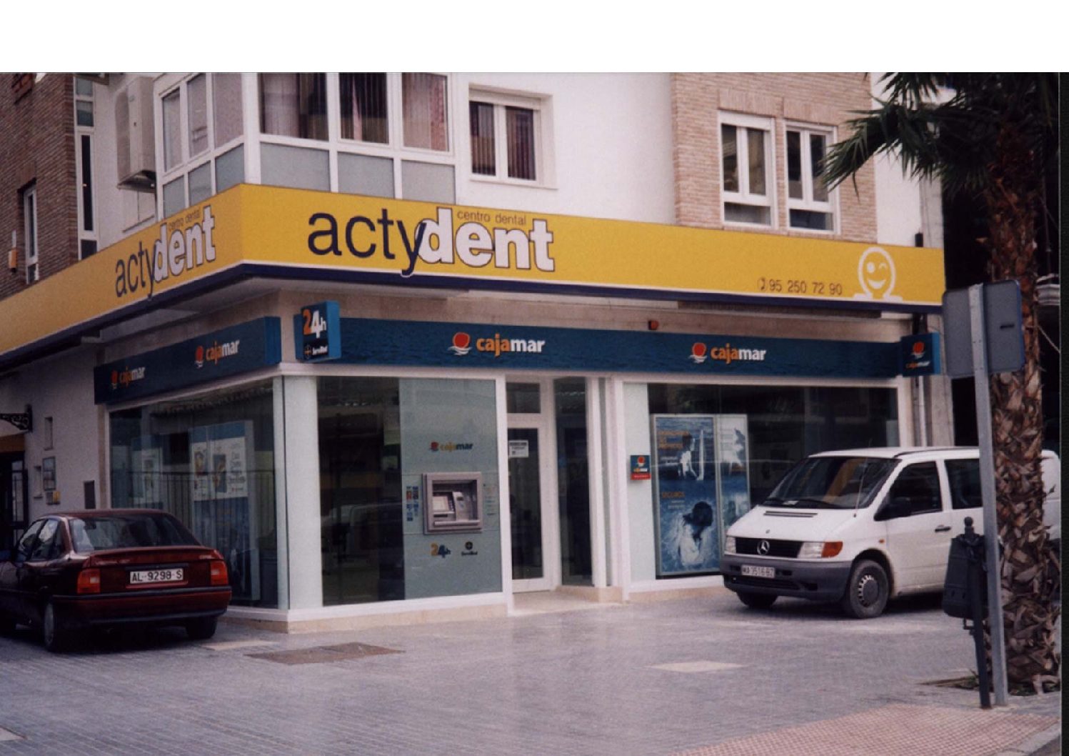 Proyecto y Dirección de Obra de Oficina de Cajamar en Vélez-Málaga (Málaga) 2002